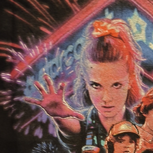 Stranger Things Netflix Season 3 Starcourt Mall Long Sleeve Shirt - Picture 5 of 9